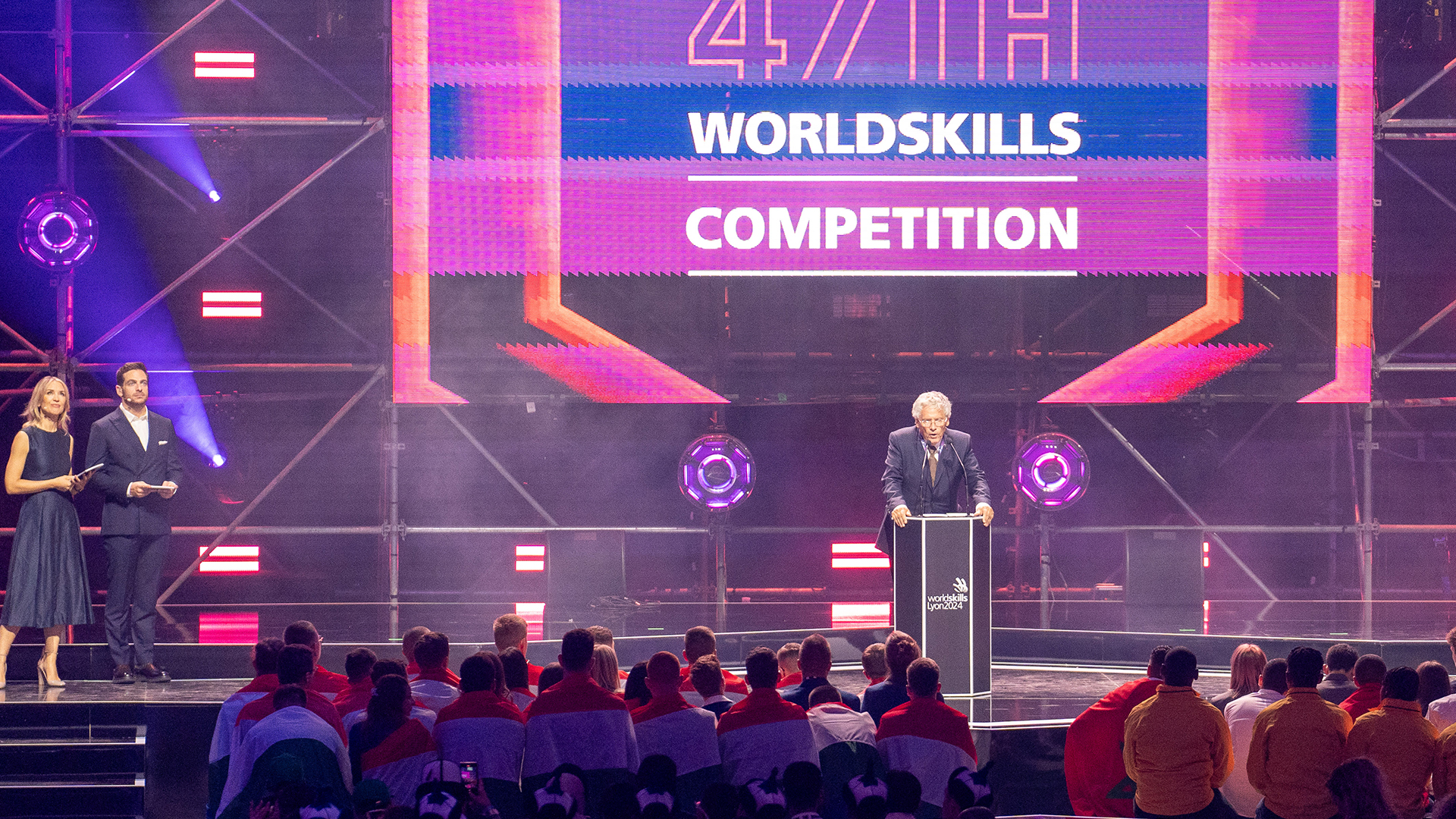 praesident-macron-auf-den-worldskills-2024